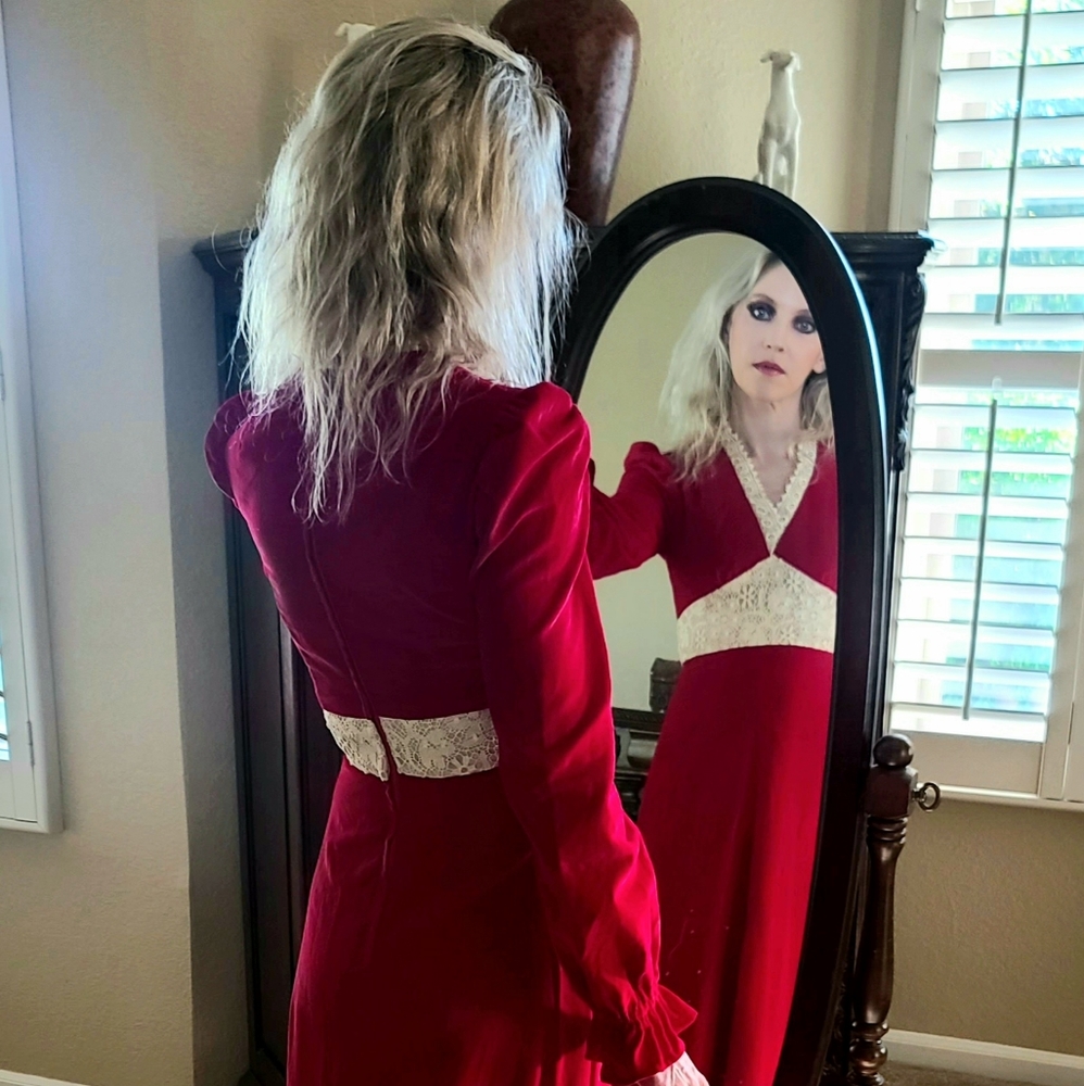 Beautiful Vintage Red Velvet and Lace Dress - Gunne Sax Style!